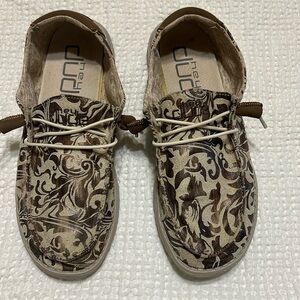 Western print Hey Dudes